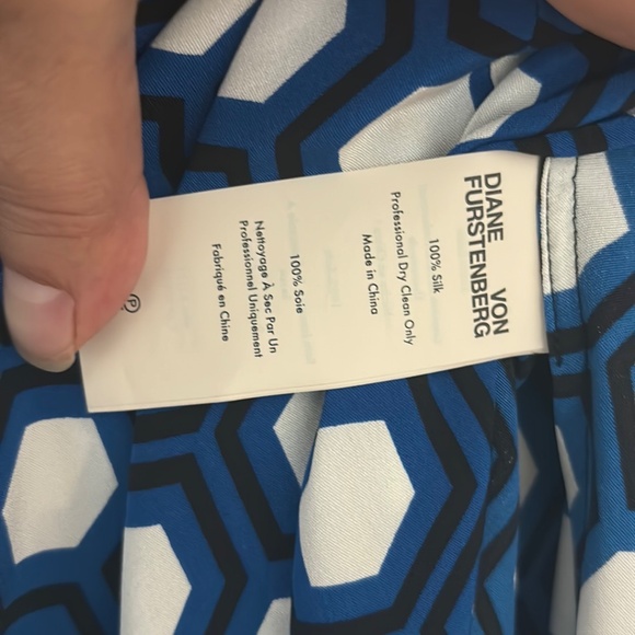 DVF Silk Faux Wrap Dress - Geometric Pattern - Picture 4 of 5